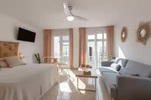 Calmahouse - adults only - Holiday rentals in Torremolinos