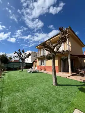 Villa rosa in Platja d'Alcúdia, Alcúdia, Mallorca, Illes Balears, España