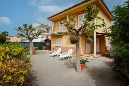Villa rosa en Platja d'Alcúdia, Alcúdia, Mallorca, Illes Balears, España
