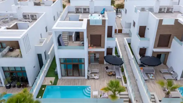 Laguna beach villa oasis in San Miguel de Salinas, Alicante, Comunitat Valenciana, España